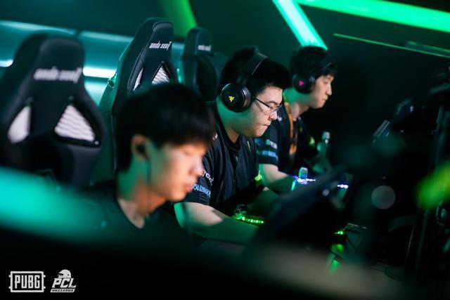 他在落后的 他在落后的